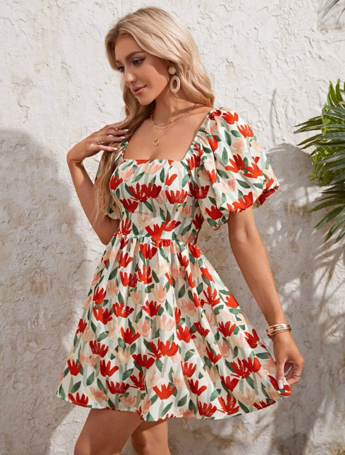 Vestido estampado floral con cuello cuadrado